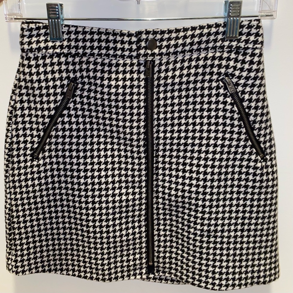 HOLLISTER HOUNDSTOOTH SKIRT